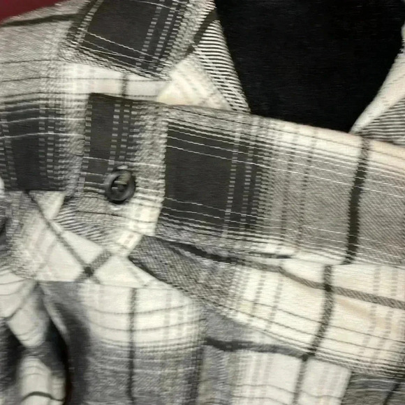 No Boundaries NOBO Juniors Small Plaid Button Up Flannel Shirt - Picture 4 of 6